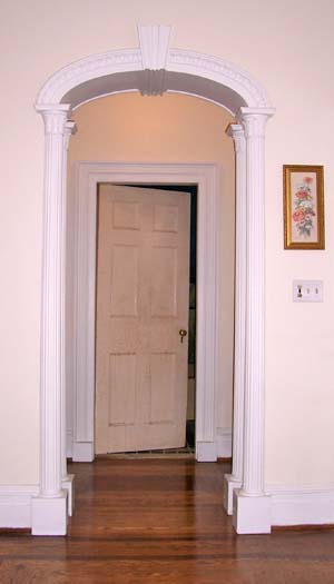 Interior arch with side columnettes supporting and arch with a keystone cap in Anthony Rutgers Livingston House.