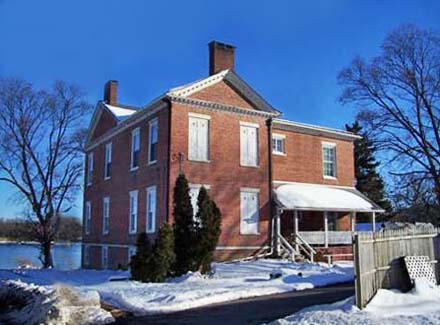 Anthony Rutgers Livingston's Federal Style House with back Ell Extension in 2005